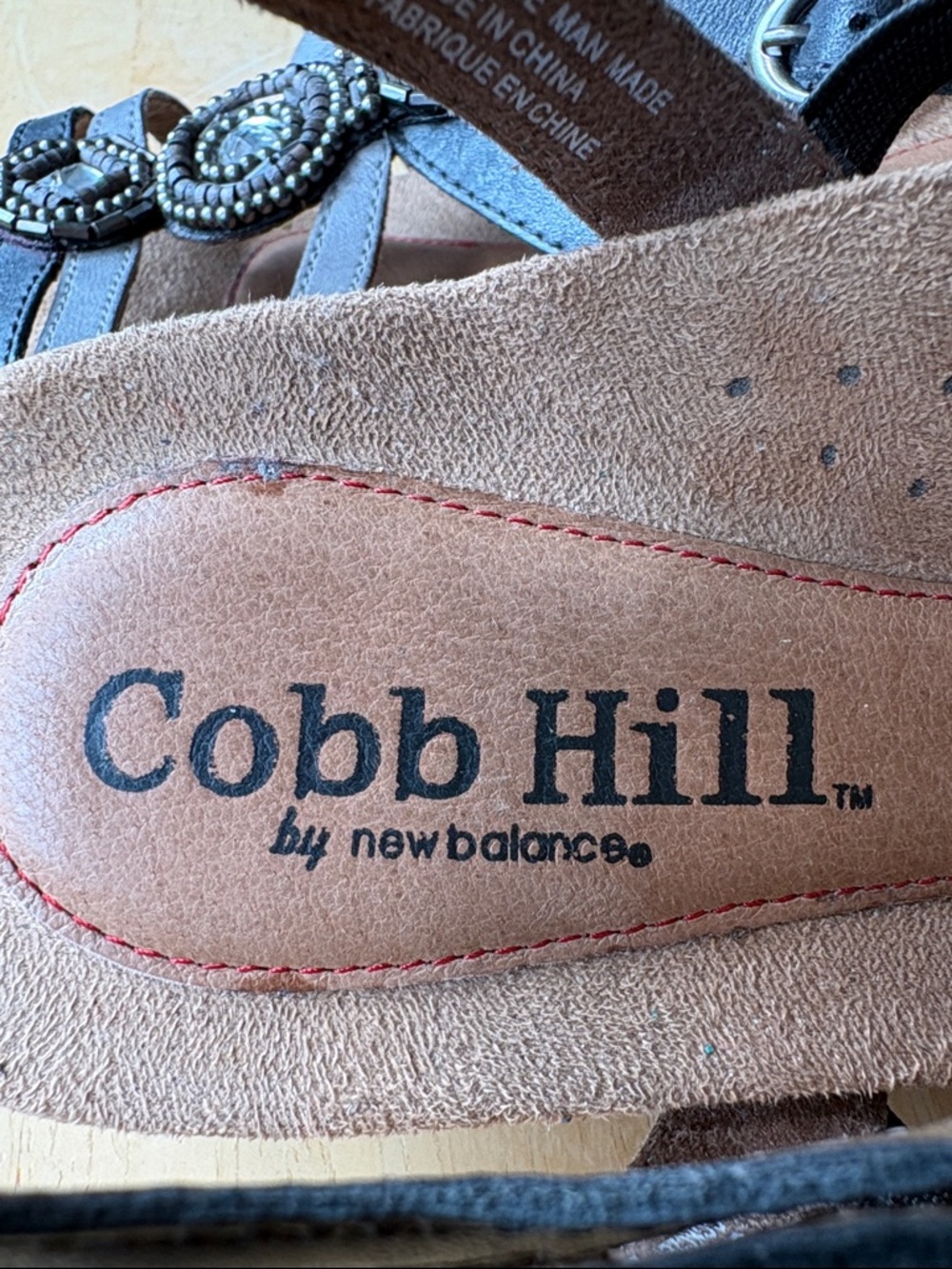 Cobb Hill NWOT “Hannah” Multi-Tonal Black/Gray Strappy Beaded Medallion Sandal 8 - Picture 2 of 10